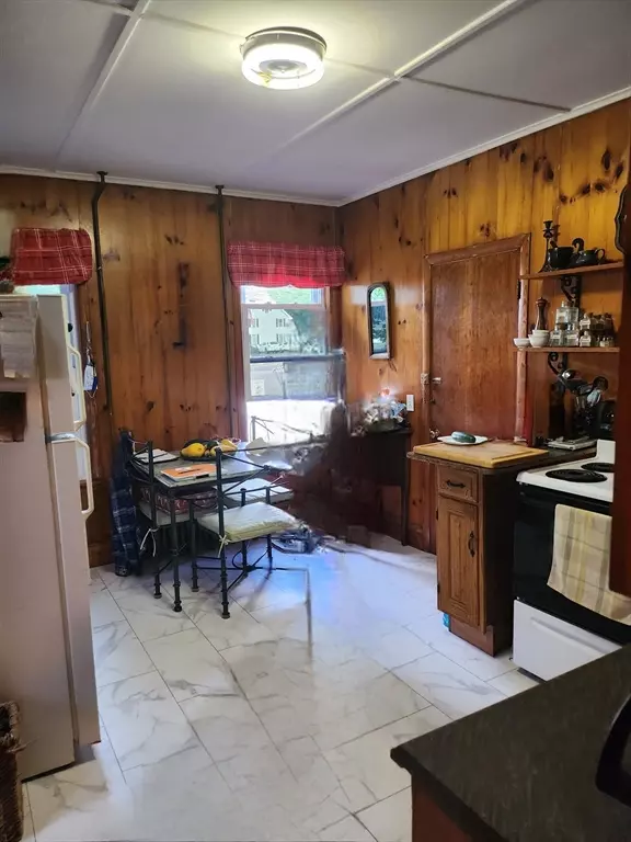 North Andover, MA 01845,9 May Street #1
