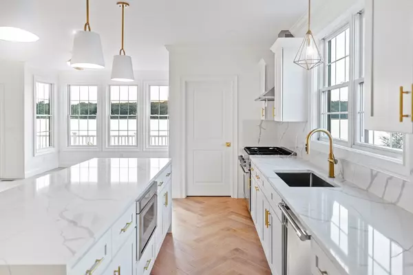 East Providence, RI 02916,102 East Point Drive #102