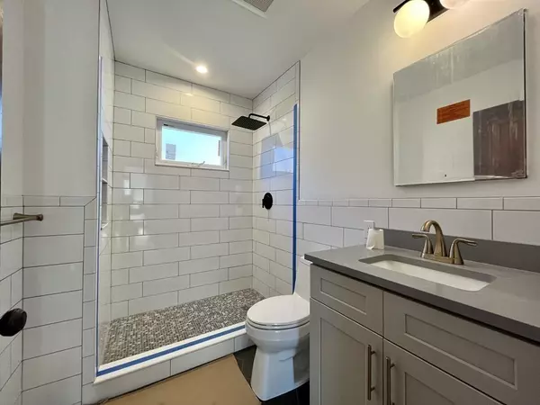 Watertown, MA 02472,9-11 Maplewood St #11