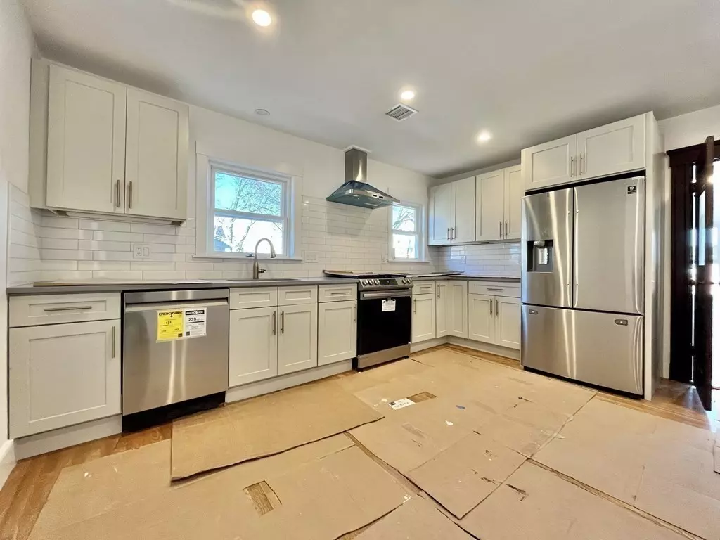 Watertown, MA 02472,9-11 Maplewood St #11
