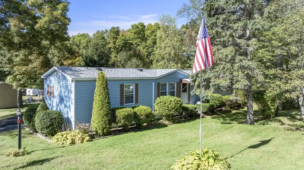 14 Nanatomqua Drve, Brookfield, MA 01506