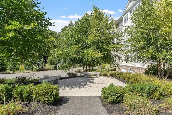 Andover, MA 01810,2 Francis Dr #412