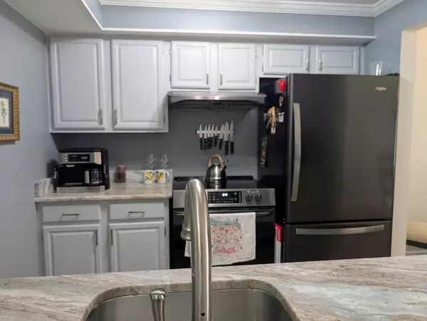 Douglas, MA 01516,24 Charles St #10