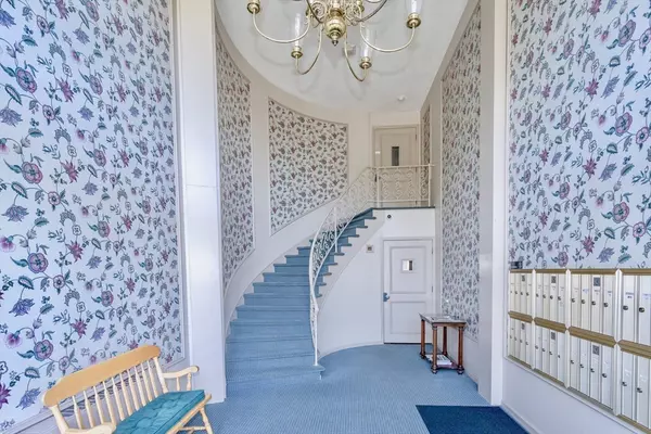 Westfield, MA 01085,324 Russell Road #204