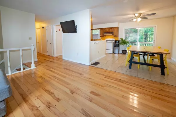 Belchertown, MA 01007,664 Bay Rd