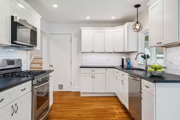 Ipswich, MA 01938,4 Oakhurst Ave