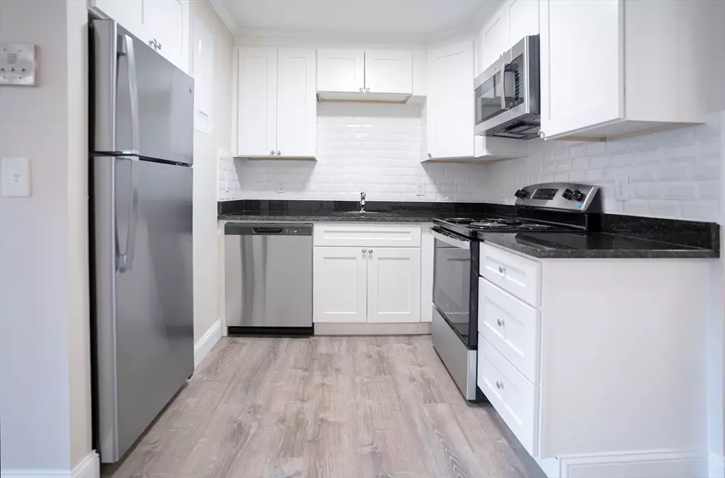 Quincy, MA 02169,40 Presidential Dr #4