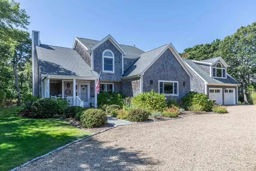 8 Old Dunhams Corner Way, Edgartown, MA 02539