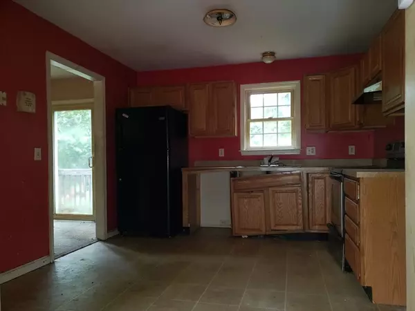 Oakham, MA 01068,21 Spencer Rd