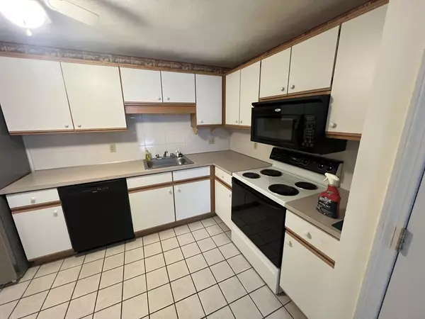 Foxboro, MA 02035,19 Fuller Rd #7