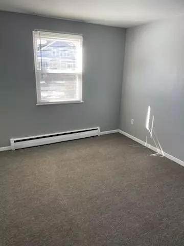 Taunton, MA 02780,17 Sherwood Dr. #1