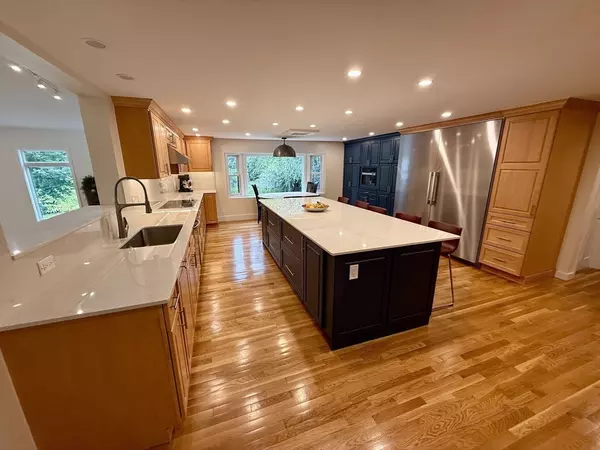 Lexington, MA 02420,1 Maureen Rd