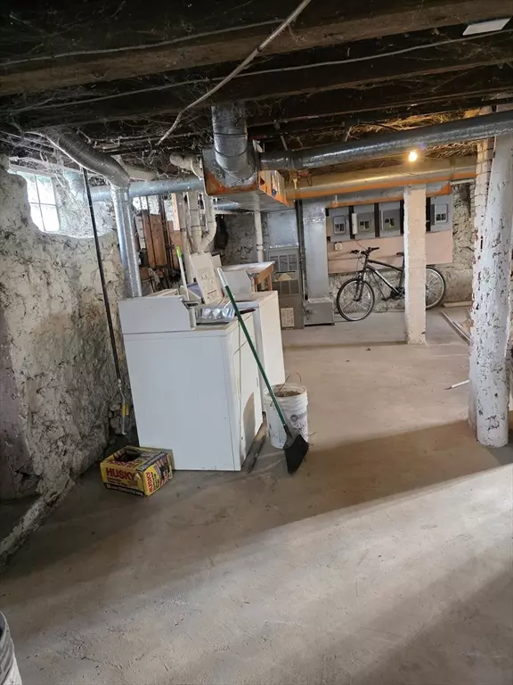 Fall River, MA 02723,33 Plain St