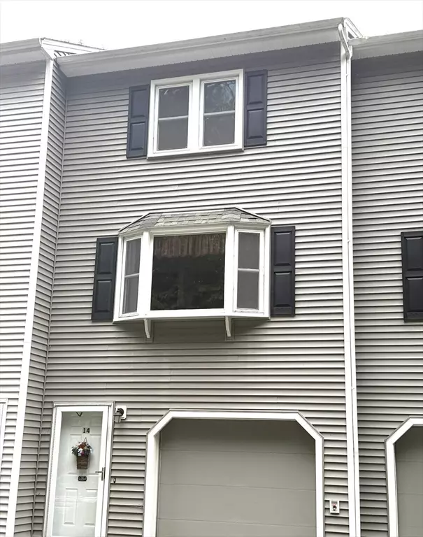 Dracut, MA 01826,115 Tennis Plaza Road #14