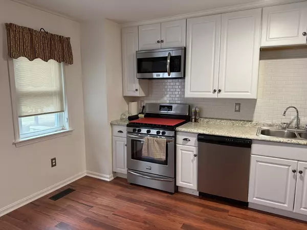 Dracut, MA 01826,115 Tennis Plaza Road #14