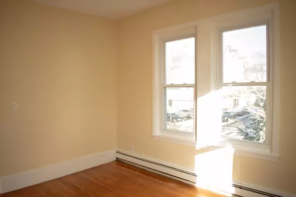 Everett, MA 02149,332 Main St #3R