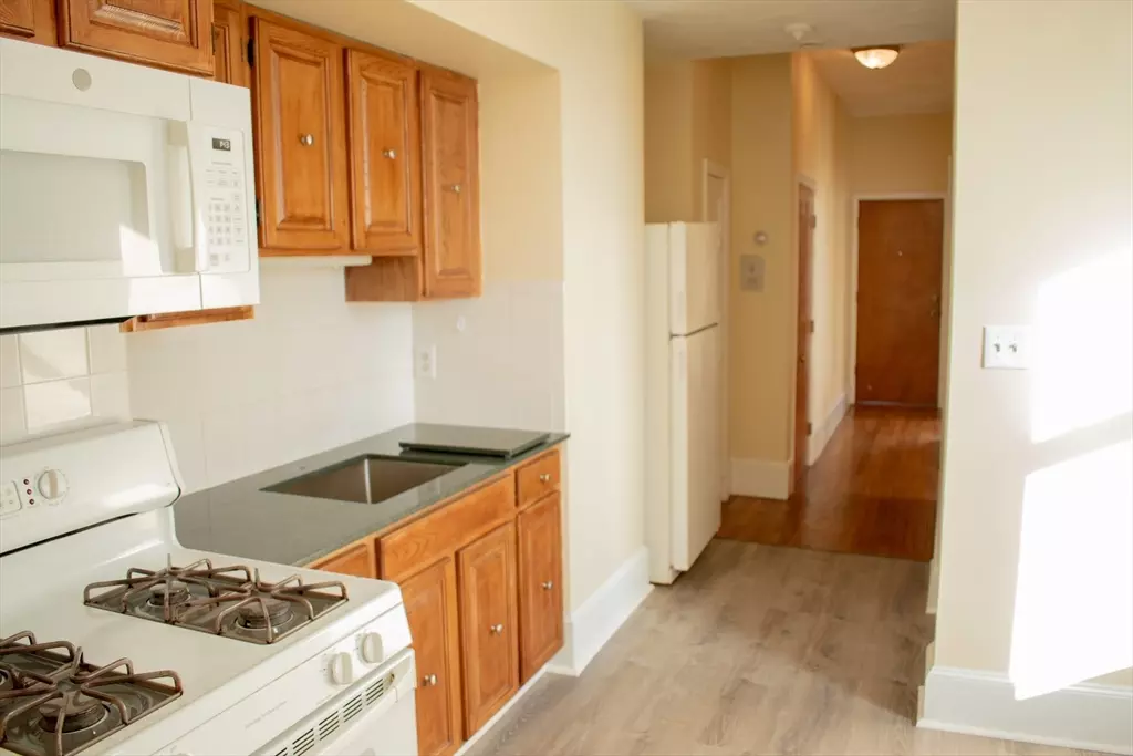 Everett, MA 02149,332 Main St #3R