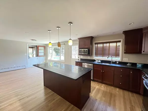 Needham, MA 02494,16 Frank St