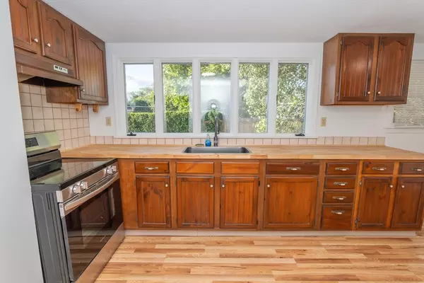 Narragansett, RI 02882,137 A Kingstown Road