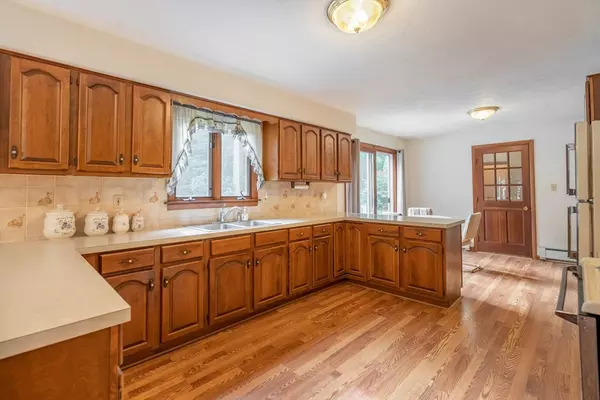 Spencer, MA 01562,7 Howe Rd
