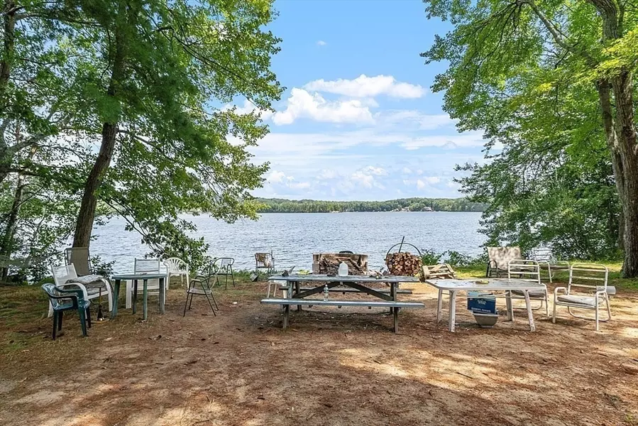 659 Reservoir Road, Lunenburg, MA 01462