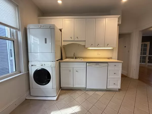 Boston, MA 02130,10 Grovenor Rd #2