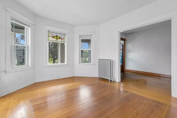 Medford, MA 02155,830-832 Fellsway