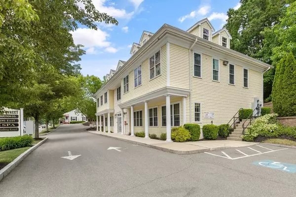 Middleton, MA 01949,171 N Main St