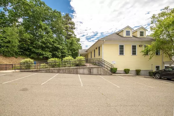 Middleton, MA 01949,171 N Main St