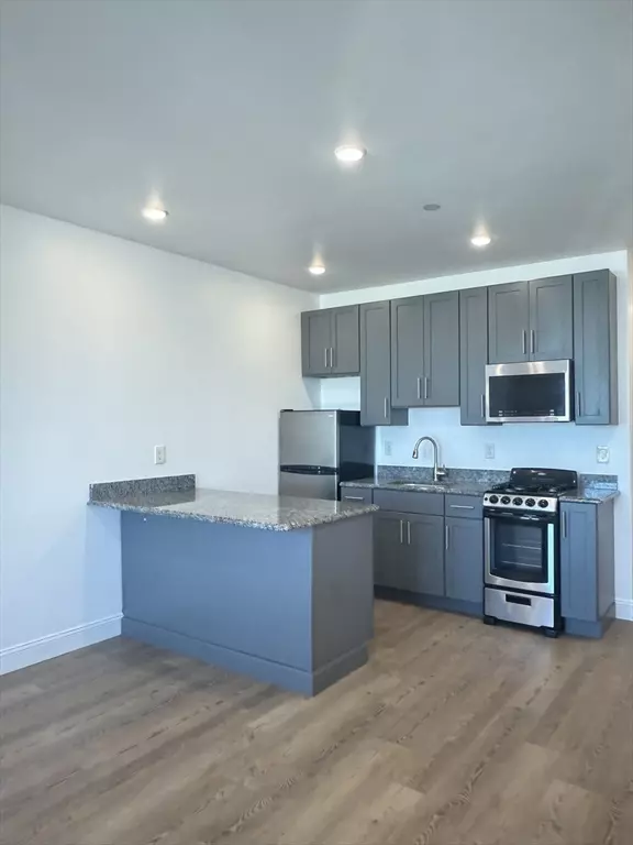 Revere, MA 02151,14 Yeamans St #308
