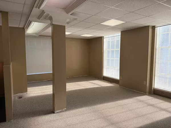 Attleboro, MA 02703,880R Washington Street