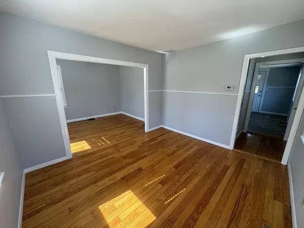 Taunton, MA 02780,117 R Winthrop St #1/2