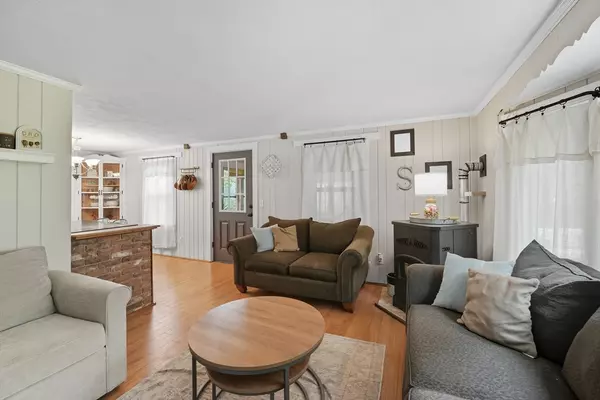 Blandford, MA 01008,10 Maple Ln