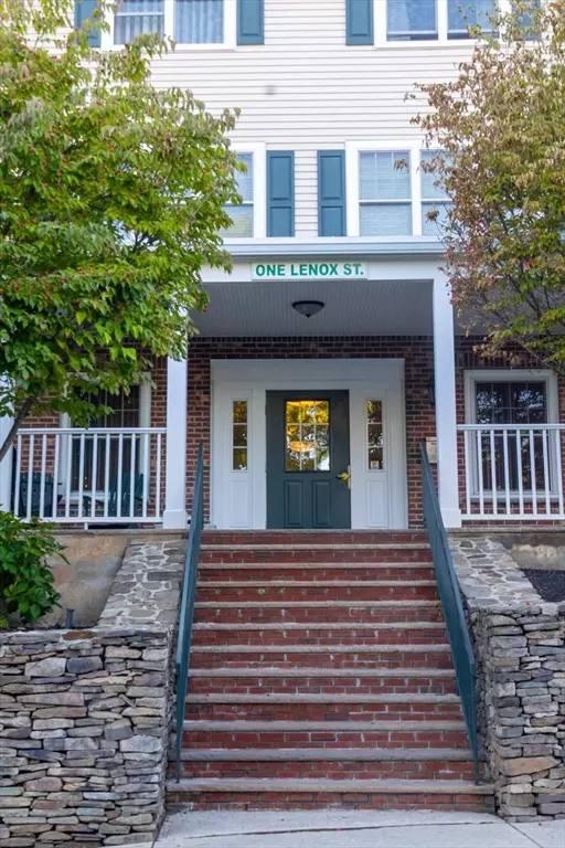 Norwood, MA 02062,1 Lenox Street #312
