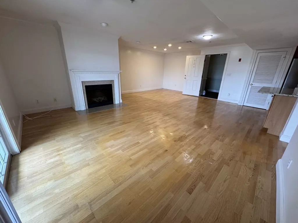 Norwood, MA 02062,1 Lenox Street #312