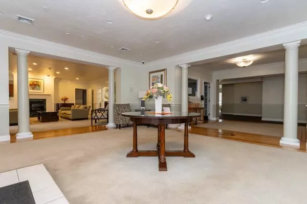 Norwood, MA 02062,1 Lenox Street #312