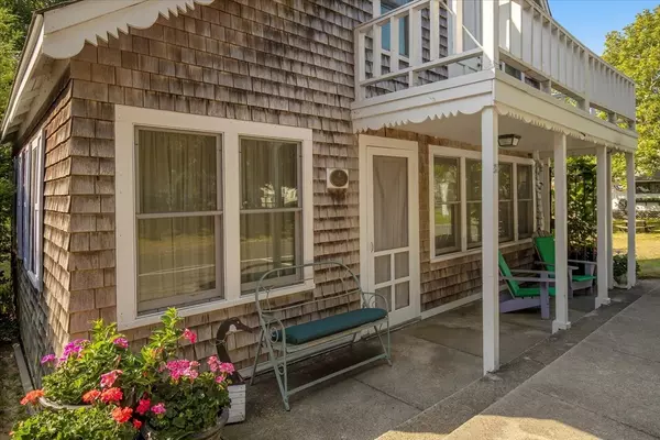 35 Valley Ave, Barnstable, MA 02632