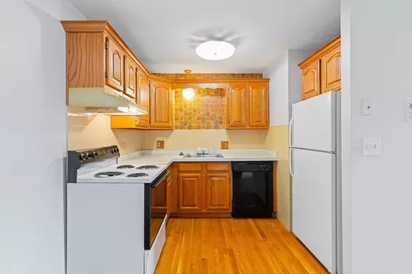 Reading, MA 01876,295 Main St #24