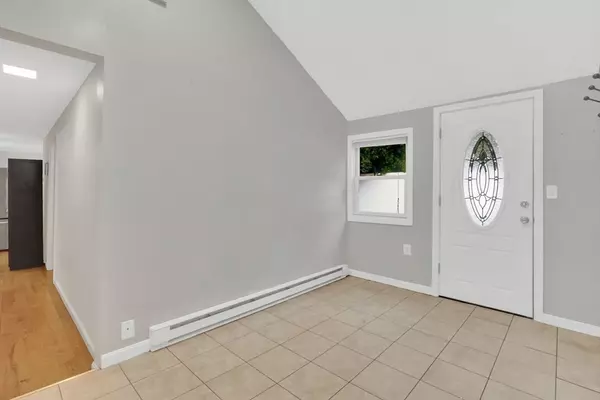 Southwick, MA 01077,44 N Lake Ave