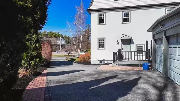 Brookline, MA 02467,646 Newton St #2