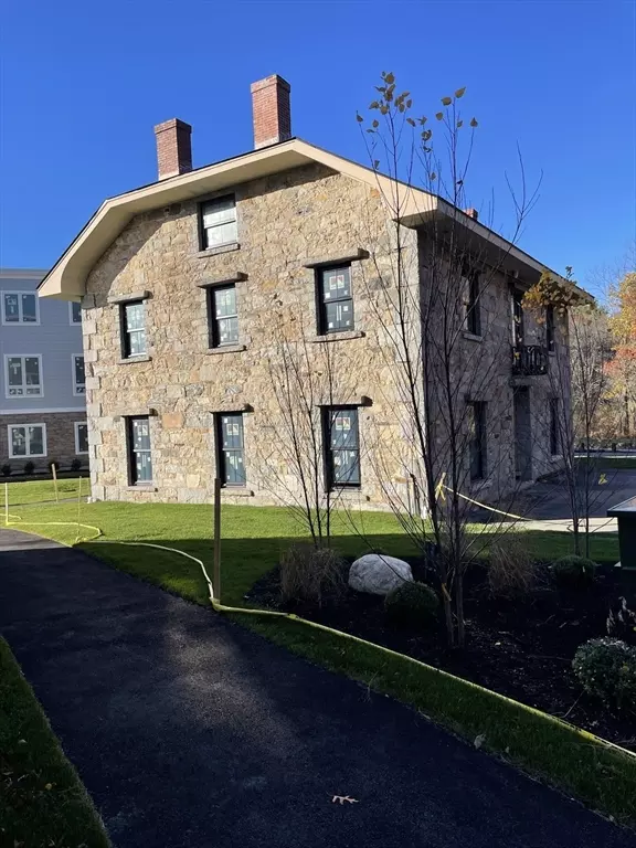 Burlington, MA 01803,225 Middlesex Turnpike #106