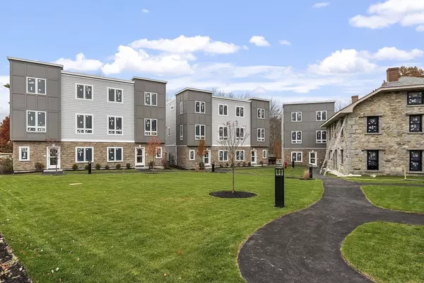 Burlington, MA 01803,225 Middlesex Turnpike #106