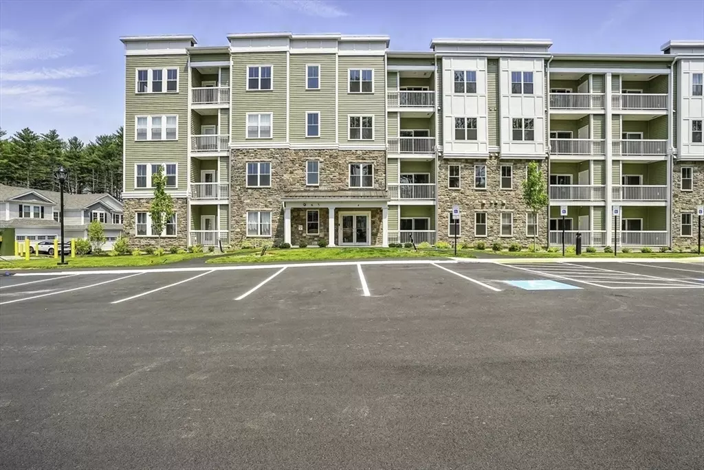 Grafton, MA 01536,4 Winslow Lane #1411