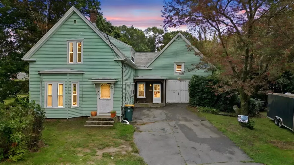 912 Plymouth St, Abington, MA 02351