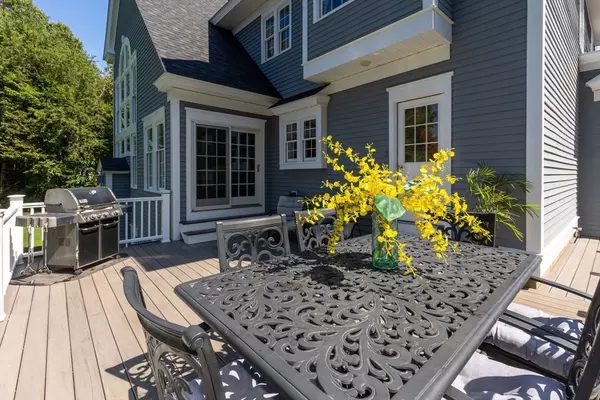 Lakeville, MA 02347,10 Dunham Pond Rd