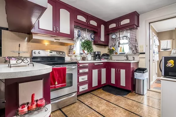 Tiverton, RI 02878,4 Lake