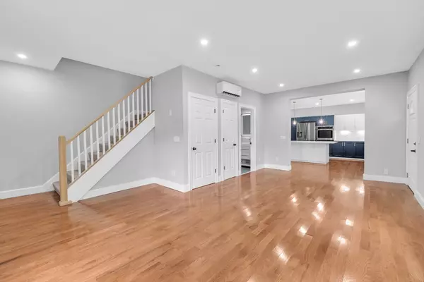 Holland, MA 01521,54 Mashapaug Rd