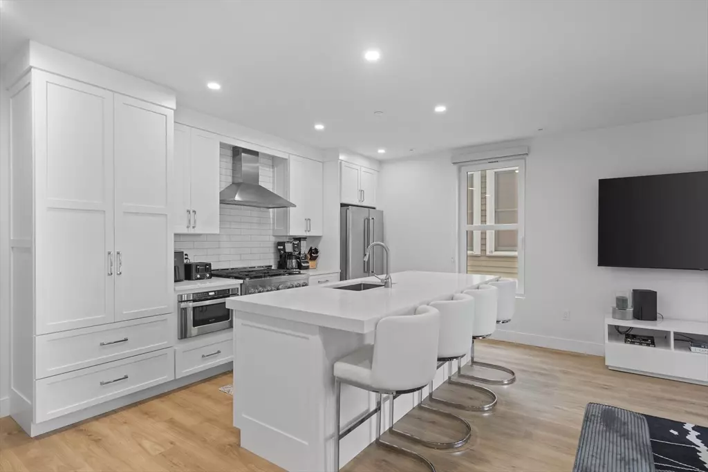 Boston, MA 02127,326 W Broadway #2
