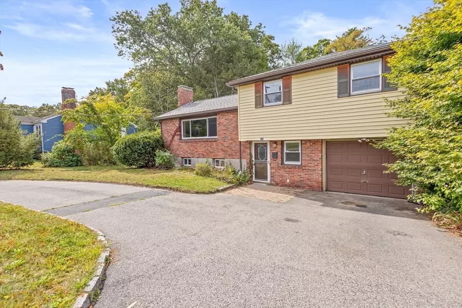 618 Nahatan St, Norwood, MA 02062