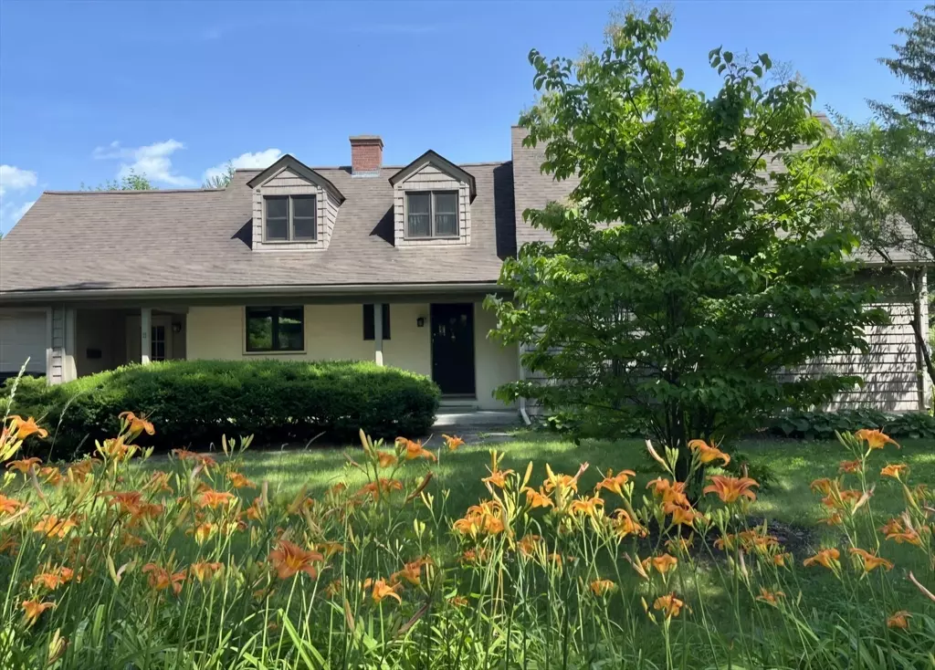 South Hadley, MA 01075,15 Stanton Ave